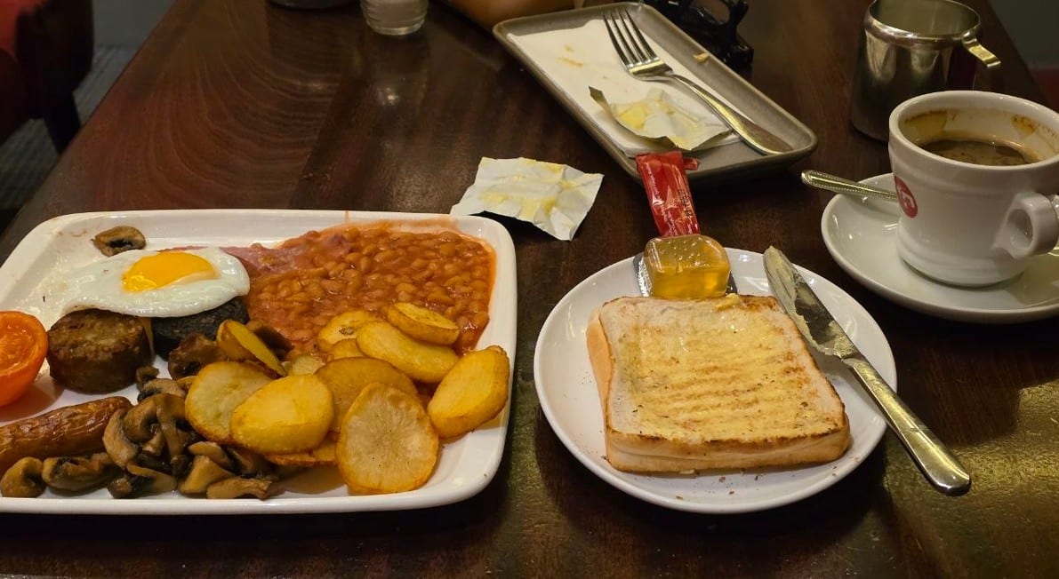 Breakfast and coffee came to €20.30.